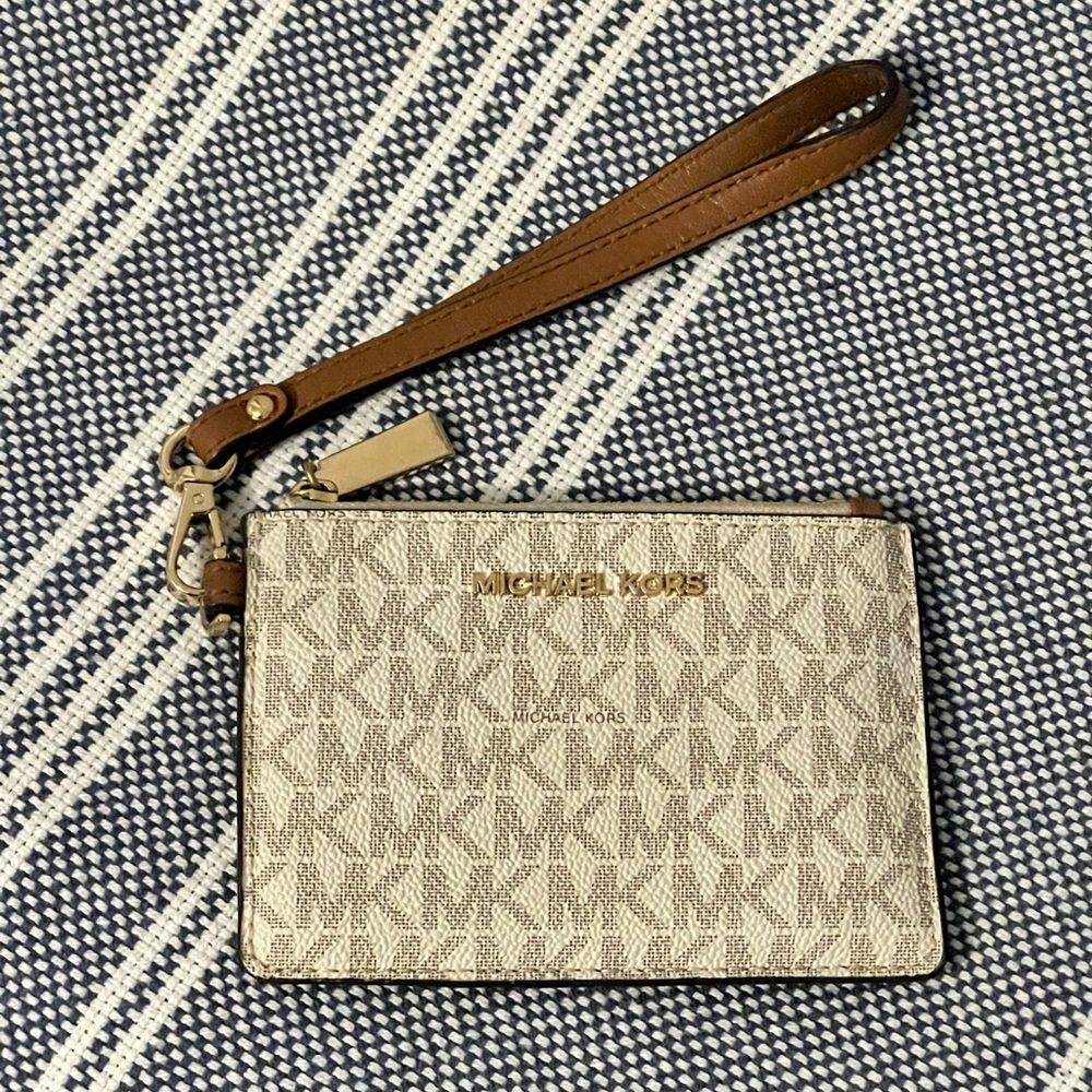 Micheal Kors Wristlet